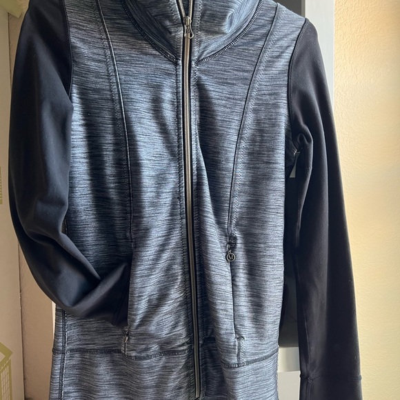 RARE Lululemon jacket size 4 - Picture 12 of 13